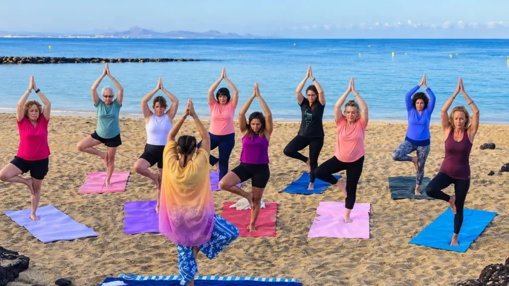 Clase de Bhakti Yoga en la playa de Playa Blanca